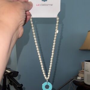 Liz Claiborne Faux Pearl and Blue Pendant Necklace NWOT